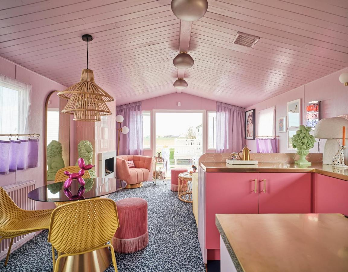 Fun Barbie Inspired, 6 Berth Caravan - Camber Sands Holiday Park, Near The Beach Exterior foto